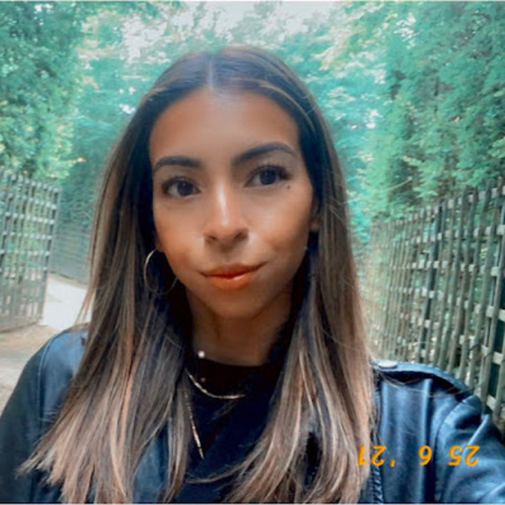 Meet your Posher, Adriana